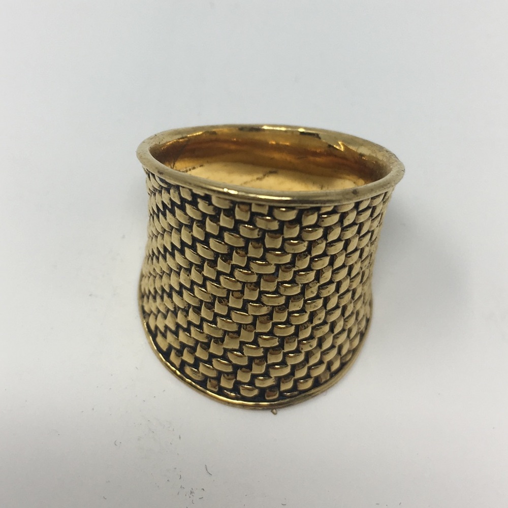 BCBG gold plated statement ring. Size 8.